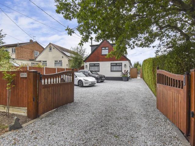 House for sale in Howe Green, Chelmsford