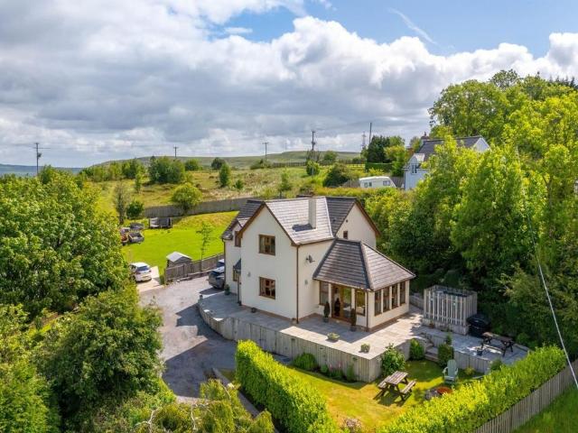 House for sale in Llanelly Hill, Wales