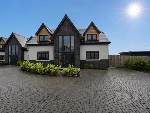 House for sale in Llwydcoed