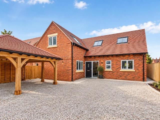 House for sale in Barton In Fabis, East Midlands