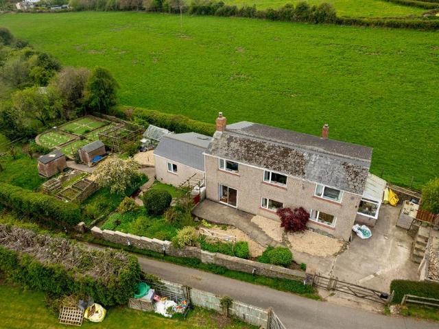 House for sale in Bromsberrow Heath, Gloucestershire