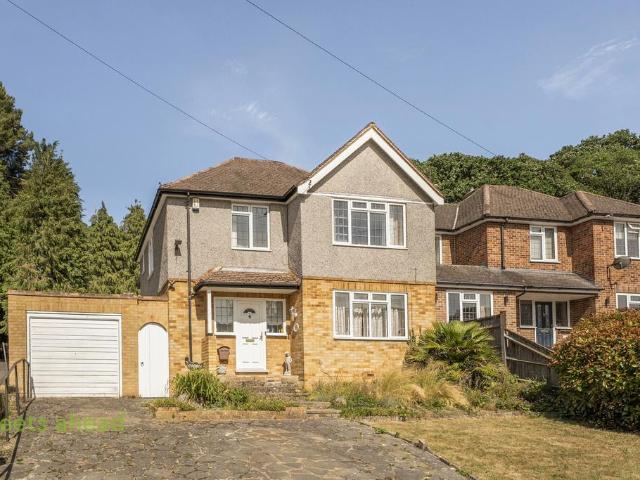 House for sale in London Borough of Croydon, Selsdon