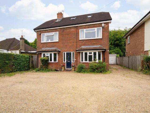 House for sale in Caterham on the Hill, Hillview