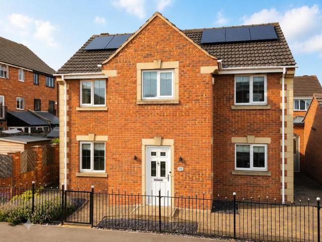 House for sale in Featherstone, North Featherstone
