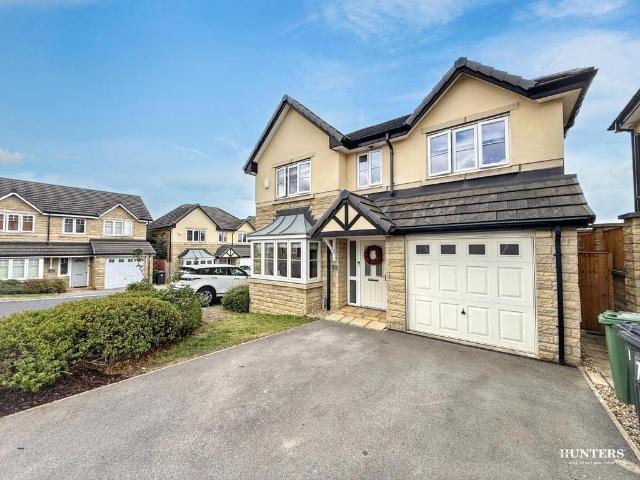 House for sale in Carlinghow, West Yorkshire