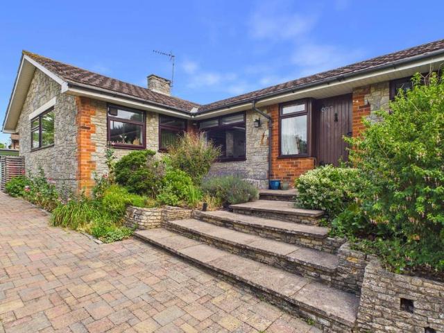House for sale in Weedon, Buckinghamshire
