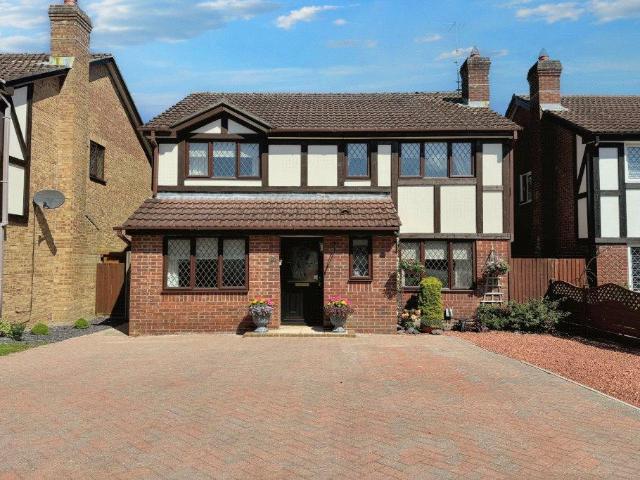 House for sale in The Prinnels, Swindon