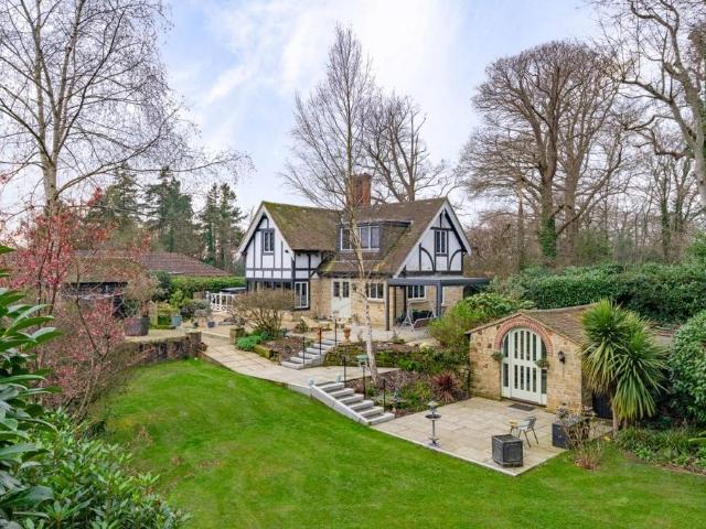 House for sale in Southborough, Sandown Park