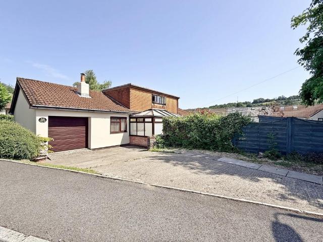House for sale in Tonyrefail, Coedely