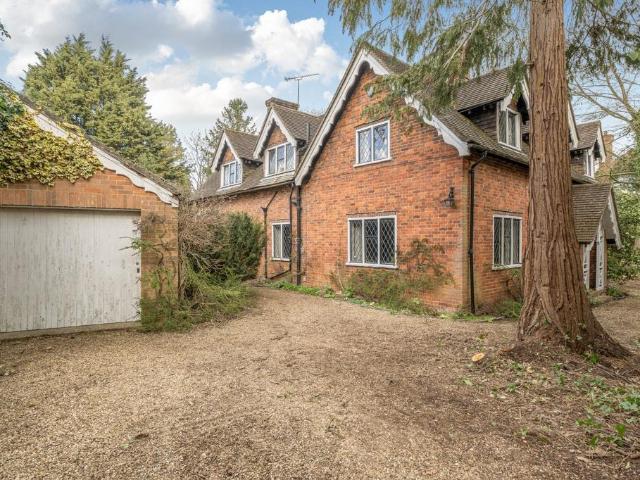 House for sale in Gerrards Cross, Denham