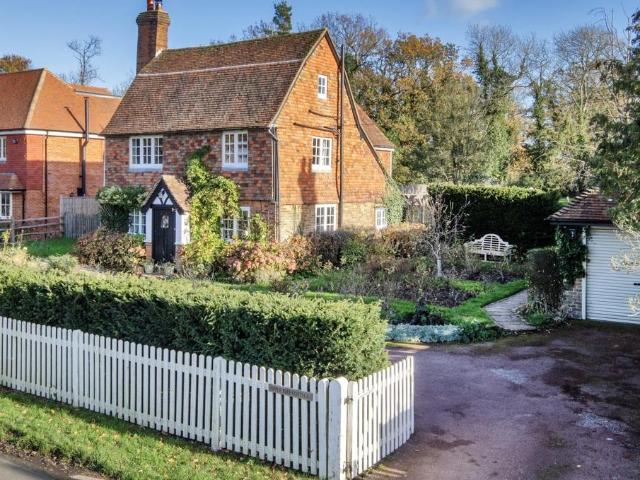 House for sale in Horsmonden, Sandown Park