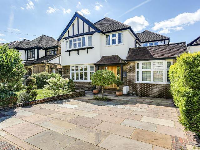 House for sale in London Borough of Croydon, Sanderstead