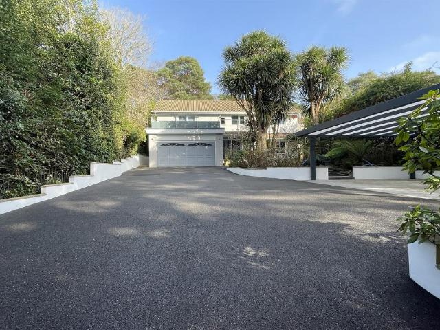 House for sale in Holdenhurst, Bournemouth
