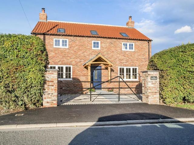 House for sale in Cawood, North Yorkshire