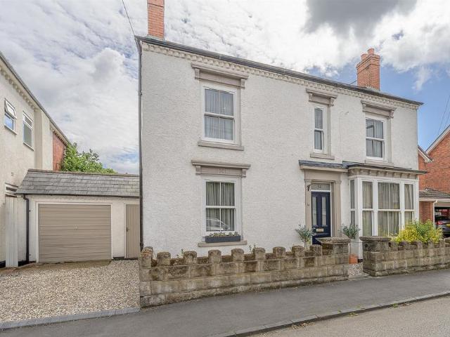 House for sale in Stourbridge, West Midlands