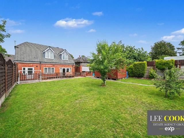 House for sale in Fallings Park, Park Village