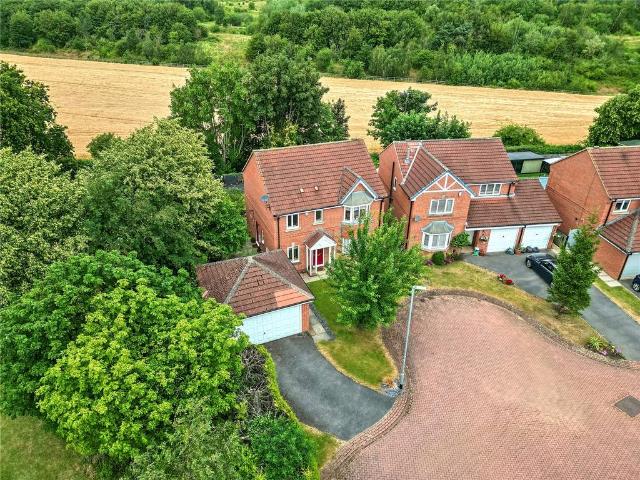 House for sale in Oulton, West Yorkshire