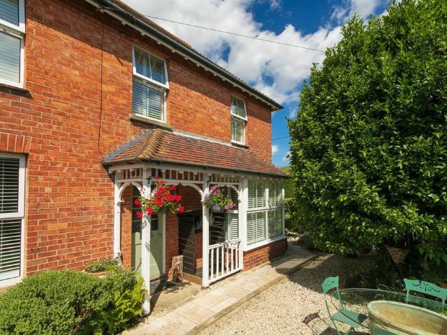 House for sale in Folkestone, Peene