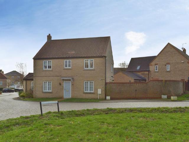 House for sale in Kingsmead, Shenley Brook End