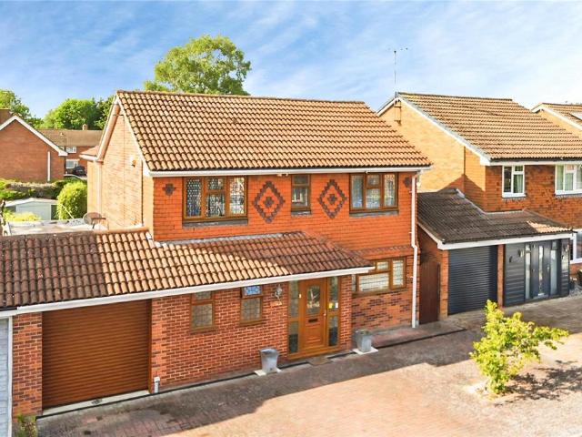House for sale in Stoke Mandeville, Buckinghamshire