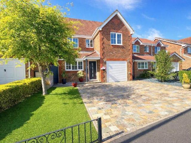 House for sale in Lee-on-the-Solent, Middlecroft