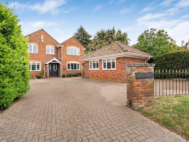 House for sale in Thorpe, Row Town