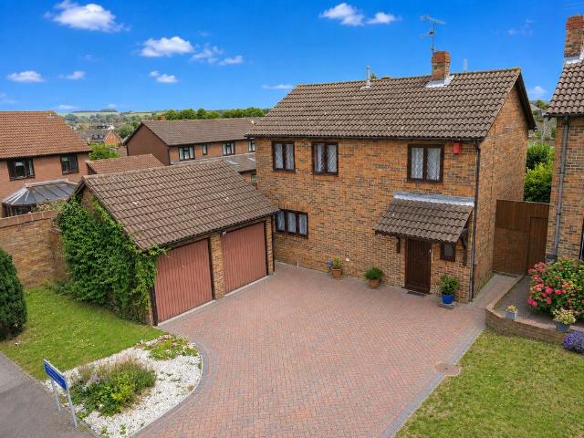 House for sale in Bramingham Park, Luton