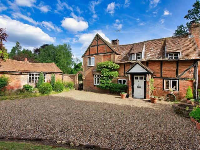 House for sale in West End, Heol-las