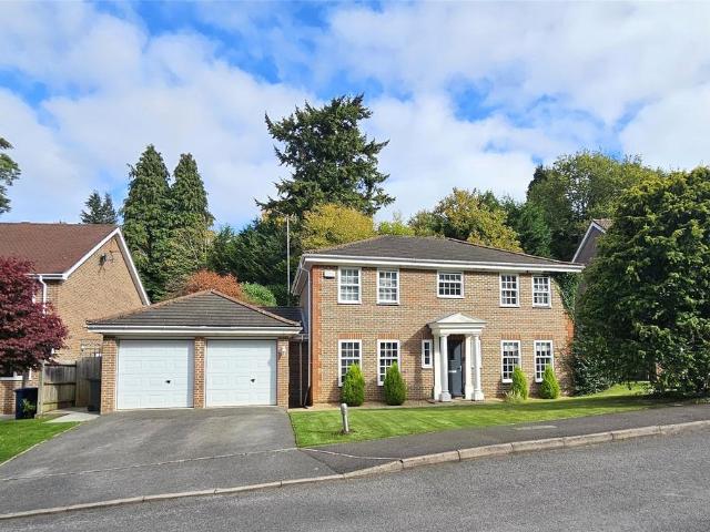 House for sale in Fole, Surrey