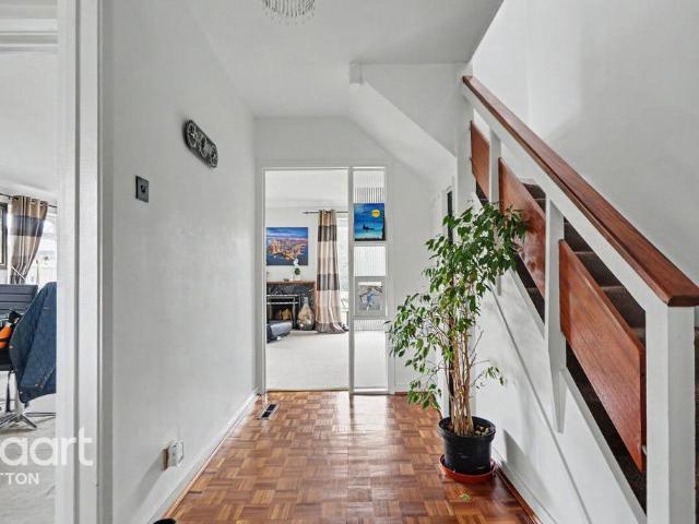 House for sale in Nork, Red Hill