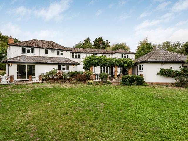 House for sale in Stroude, Runnymede