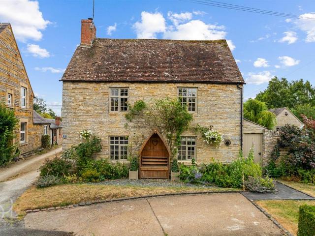 House for sale in Crookhill, Worcestershire