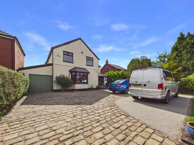 House for sale in Roby Mill, Lancashire