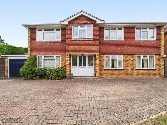 House for sale in Finchampstead