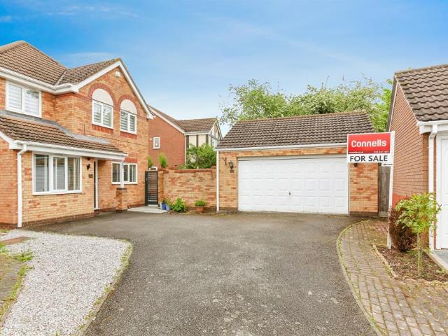 House for sale in Whetstone, Pinfold