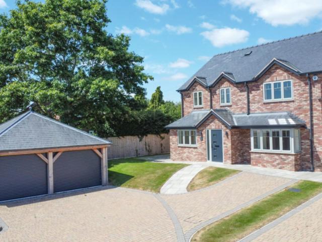 House for sale in Llansantffraid-ym-mechain, Wales