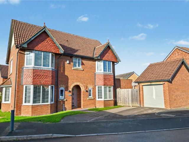 House for sale in Scott Green, Leeds