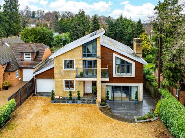 House for sale in Aspley Guise, Bedfordshire