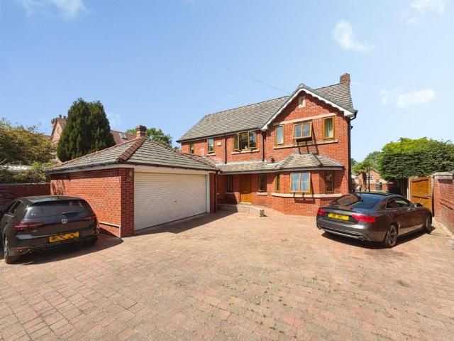 House for sale in Rossmore, Cheshire