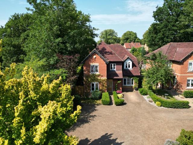 House for sale in Caversham Park, Reading