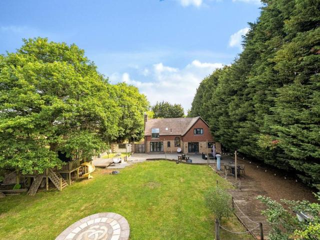 House for sale in The Butts, Kent
