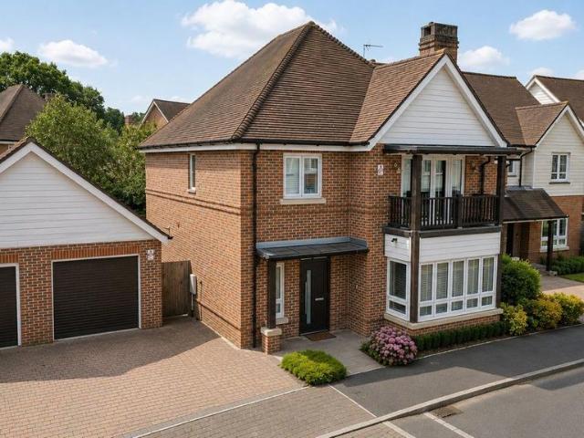 House for sale in Fleet, Hart