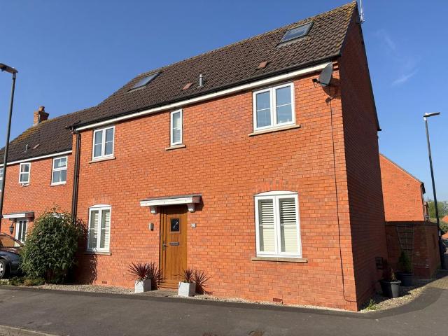 House for sale in Wheatpieces, Pamington