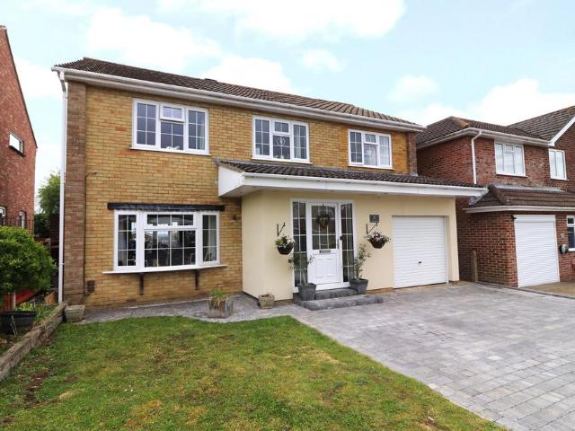 House for sale in Hedge End, Helford