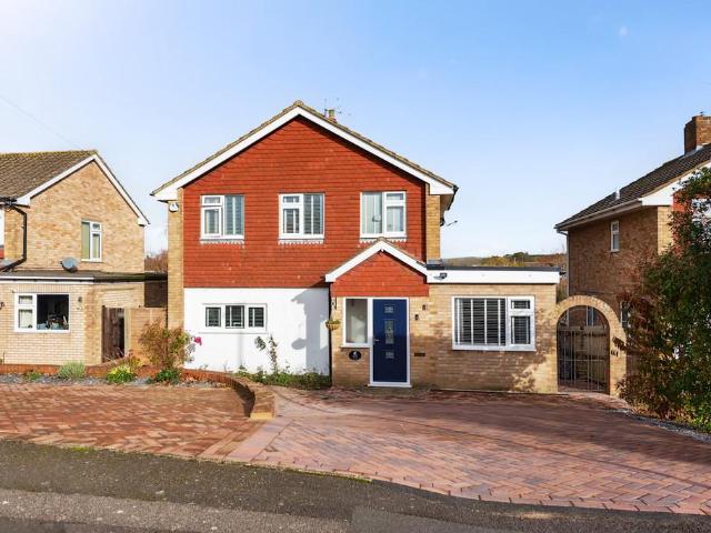 House for sale in Frogmore, Hart