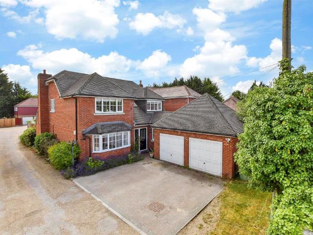 House for sale in The Butts, Kent