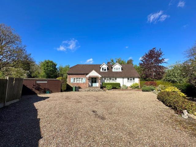 House for sale in Woodcote, Epsom