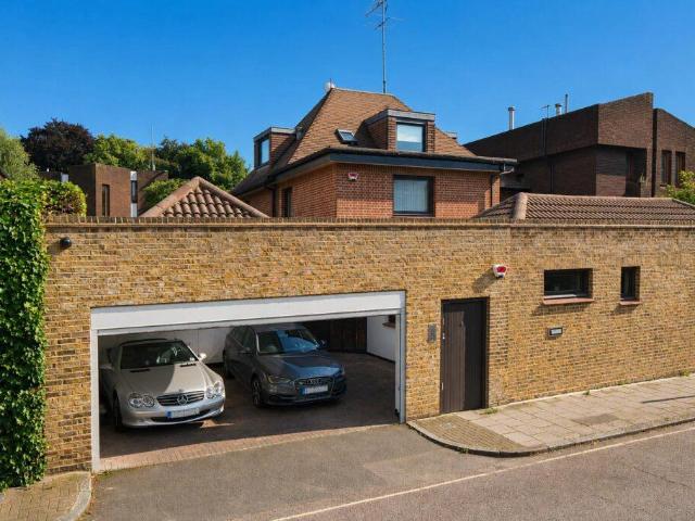 House for sale in St. John's Wood, Greater London