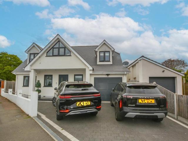 House for sale in Navestock Side, Essex