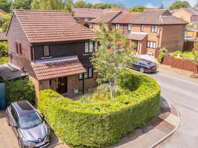 House for sale in Cranbrook & Sissinghurst, Sandown Park